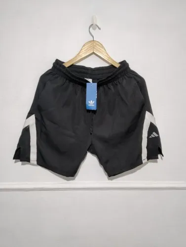 Shorts Adidas Preto com Detalhes