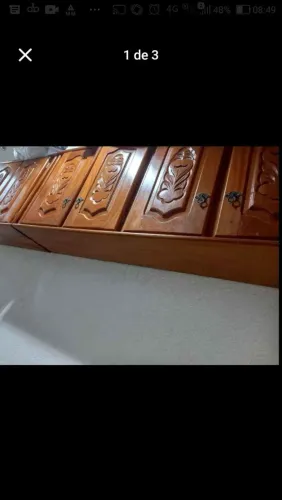 Armário de parede em madeira cérebro da mede 2,35m de comprimento 