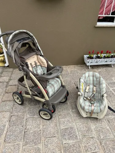 Carrinho de bebê Graco mais bebê conforto e base para carro
