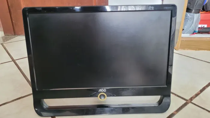 Monitor AOC F19l usado