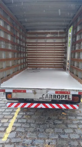 Frete e transporte de mercadorias HR e Caminhão Munck