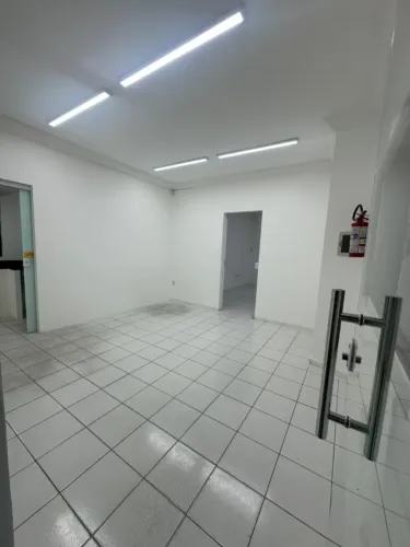 Sala comercial no Jardim Oceania em ótima localização.
