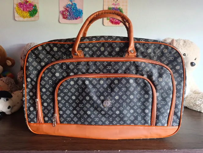 Bolsa de mão e ombro ( não entrego e não abaixo o valor) Buscar no bairro Bonsucesso 