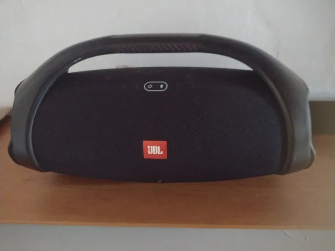 Som JBL bombox 2 em excelente estado