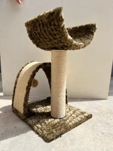 A casinha que transforma qualquer cantinho da casa no lugar favorito do seu gato.