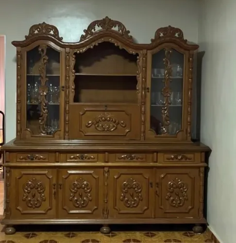 Buffet + Cristaleira antigos, de Cerejeira em excelente estado