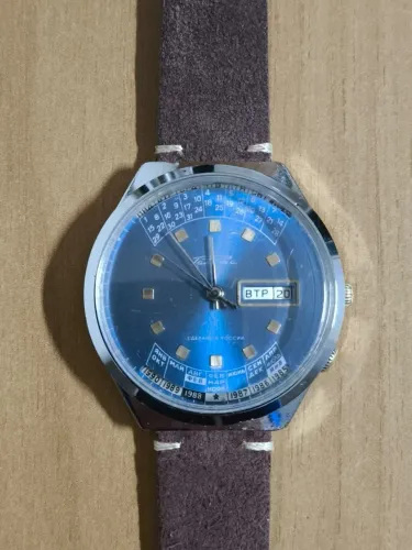 Relógio Raketa Calendário Perpetuo, Relógio russo