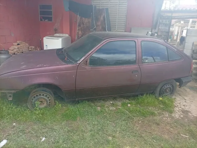 Vende-se Kadett para retirada de peças