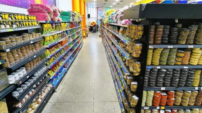 GÔNDOLAS, CHECKOUTS E EQUIPAMENTOS PARA LOJA - LOTE COMPLETO