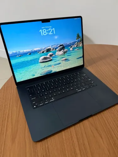 MacBook Air M2 - 2023 8GB 250SSD Tela maior de 15?