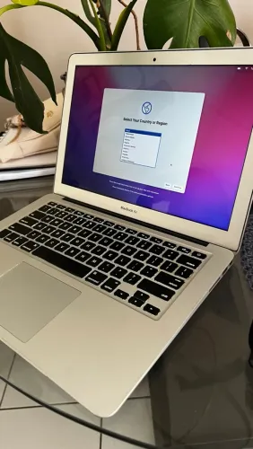 MacBook Air 13 - i5, 8GB RAM, SSD [128GB] - Ótimo estado 