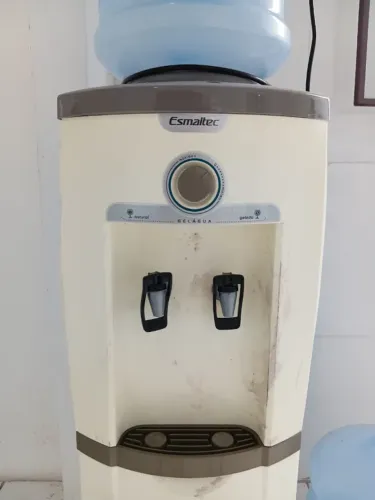 Bebedouro De Coluna Esmaltec EGC35B 2 Temperaturas Branco 127V