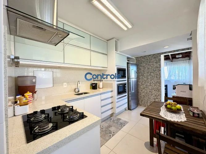 Cobertura com 3 dormitórios, em Campinas, São José/SC.