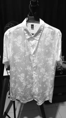 Camisa Masculina de Cetim Floral Branca
