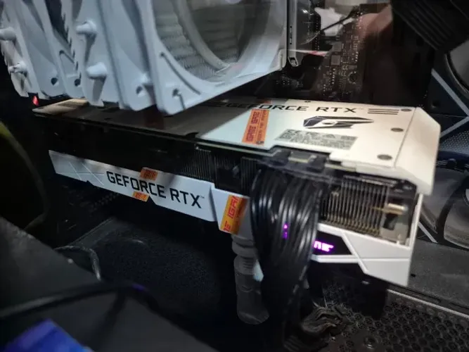 Placa de Vídeo RTX 3060 Ti GDDR6X Colorful iGame Ultra White (Branca / 3 Fans)