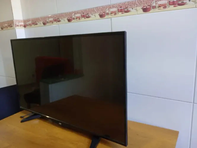 Vendo TV Pequeno Defeito 