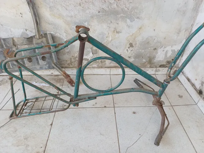 Vende-se quadro monark antigo