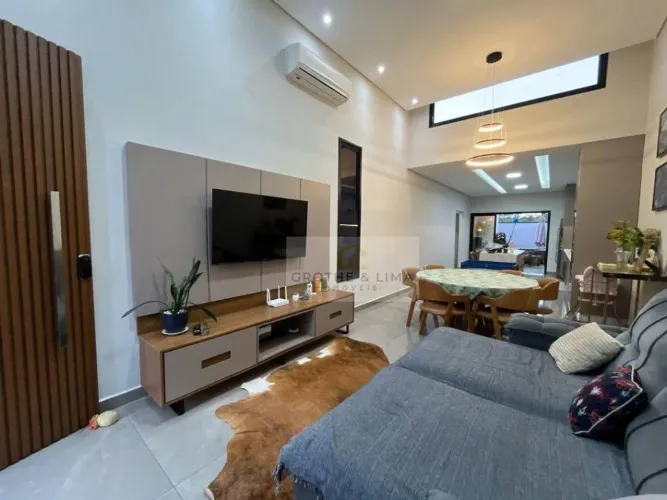 Casa Moderna com Pé-Direito Duplo e Planejados | Vila Romana