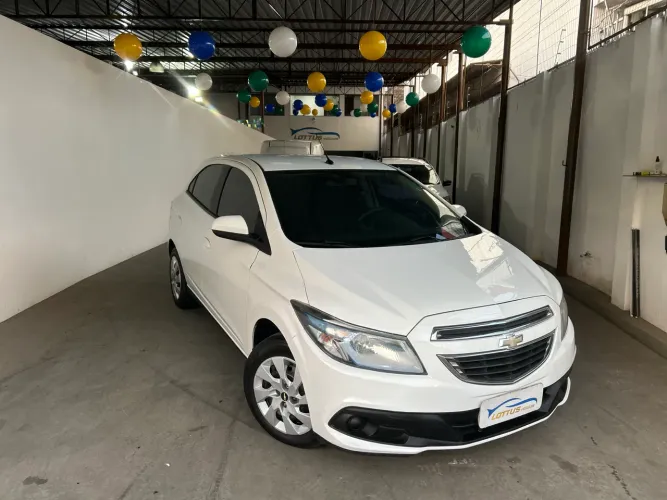 Chevrolet Onix Hatch LT 1.4 8V Flex Power Mec. 4P 2014