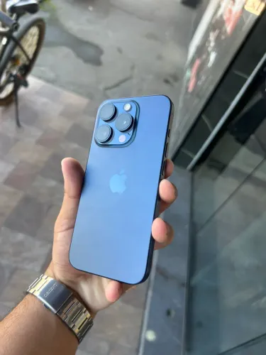 iPhone 15 pro 128gb, azul, sem detalhes