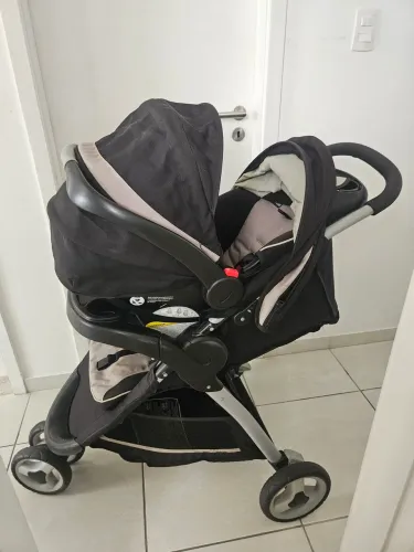 Carrinho de bebê + bebê conforto GRACO