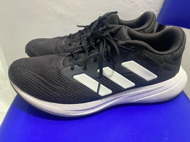 Tênis Adidas masculino Tam 40