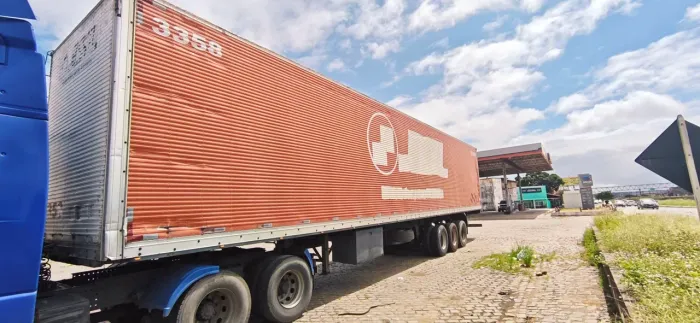 Carreta baú randon 30 pallets 