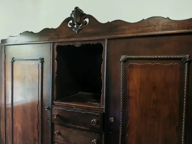 Armário Antiguidade 2 portas 5 gavetas séx XX