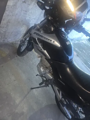 Vendo Falcões 400 2005 muito conservada