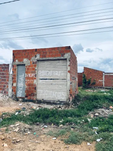 Vende-se terreno quase em ponto de madeira 