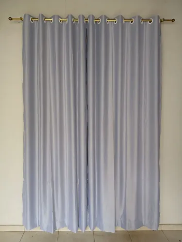 Vendo cortina corta-luz na cor cinza claro 3 x 2,60m de altura para varão até 2m