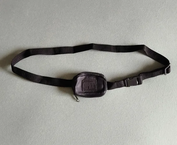 Pochete preta em couro 