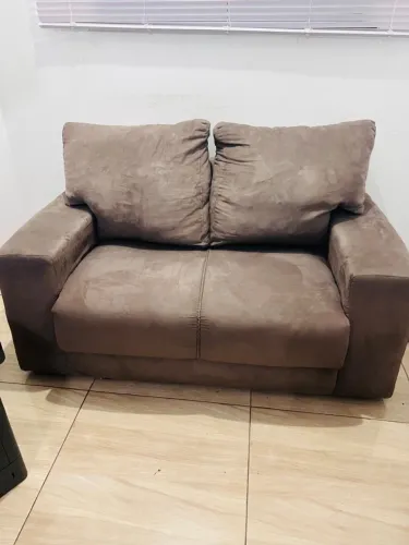 Sofá 2 Lugares Compacto em Suede Castanho - Confortável e Aconchegante