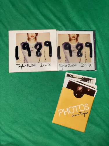 CD Taylor Swift - 1989 (2014) com polaroids e slipcase