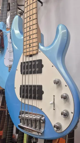 Baixo Music Man Stingray V HH
