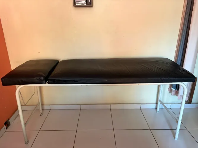 Vende-se maca de estética