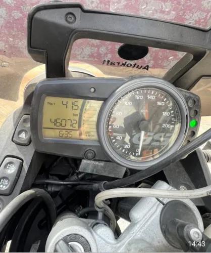 Vendo ou troco por moto de maior valor. 
