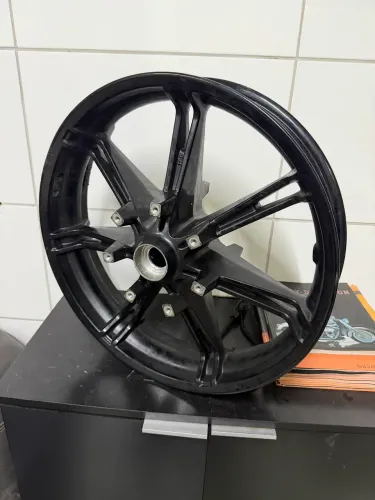 Roda dianteira Harley Davidson touring