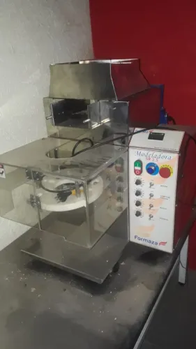 modeladora de salgados ate 3600 por hora.