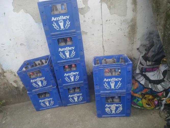 Caixas de cerveja litrão com cascos