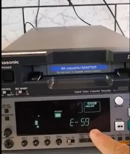 Panasonic DVCPRO 50 DIGITAL AJ -SD93 PARA PEÇAS OU POSSÍVEL RESTAURO - COLECIONADORES 