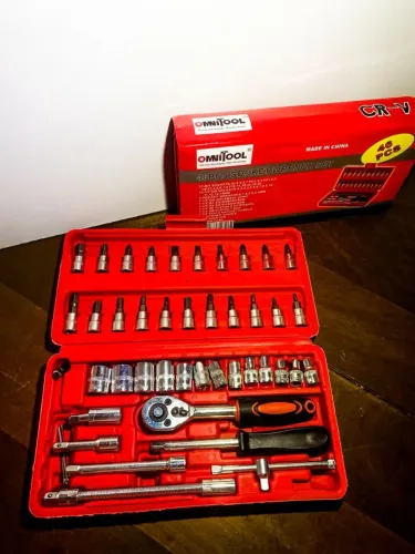 Kit de Ferramentas 46 Peças com Catraca e Soquetes - Maleta Completa