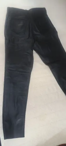Calça de couro número 42