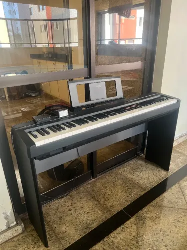 Piano Yamaha P-45 88 teclas + capa + móvel - impecável