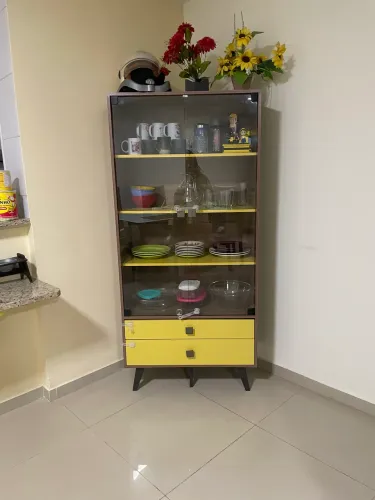 Cristaleira para louças