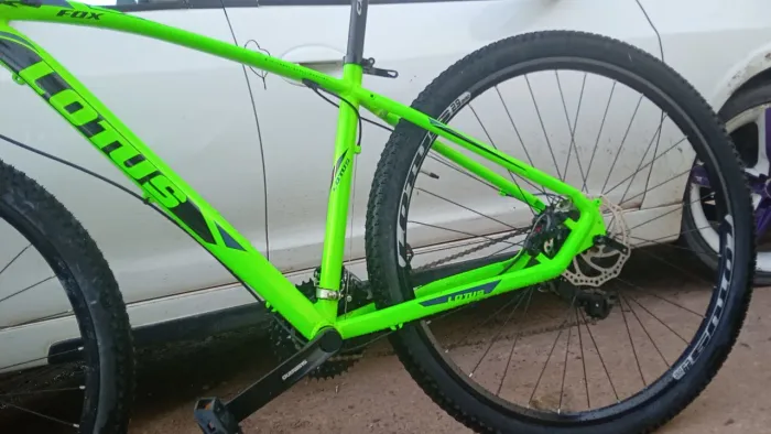 VENDO ESSA BIKE DA MARCA CAIRU LOTUS COR VERDE USADA APENAS 1 VEZ, TENHO DOCUMENTO