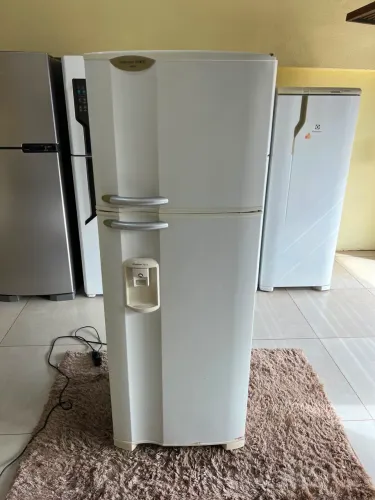 Geladeira Electrolux 350lts Frost Free Com Dispenser de Água Na Porta - Entrego