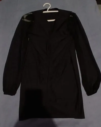 Vestido preto usado uma única vez