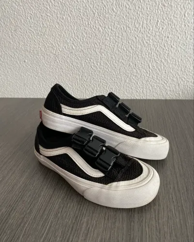 Tênis de skate Vans preto malha fivela - Tam 34