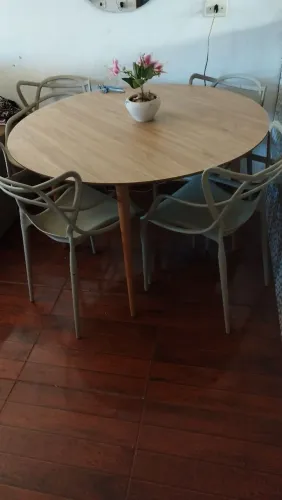 mesa 4 cadeiras vendo ou troco por uma de madeira